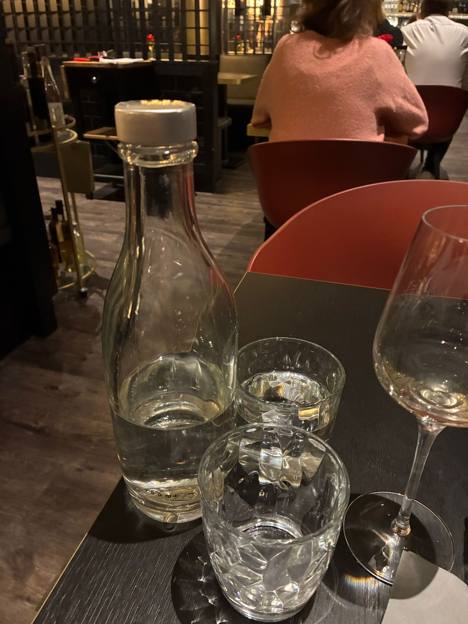 Premium-Wasserkaraffe im Restaurant – gefiltertes Wasser von Q-Life